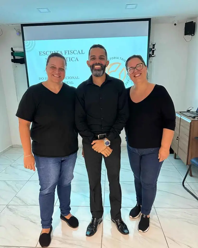 Equipe da KSM em treinamento de gestão fiscal